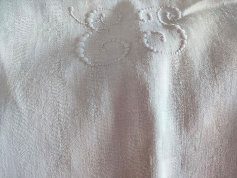 NAPPE de1.50 x 1.75 brodée  EP  20 Saint-Quentin-la-Poterie (30)