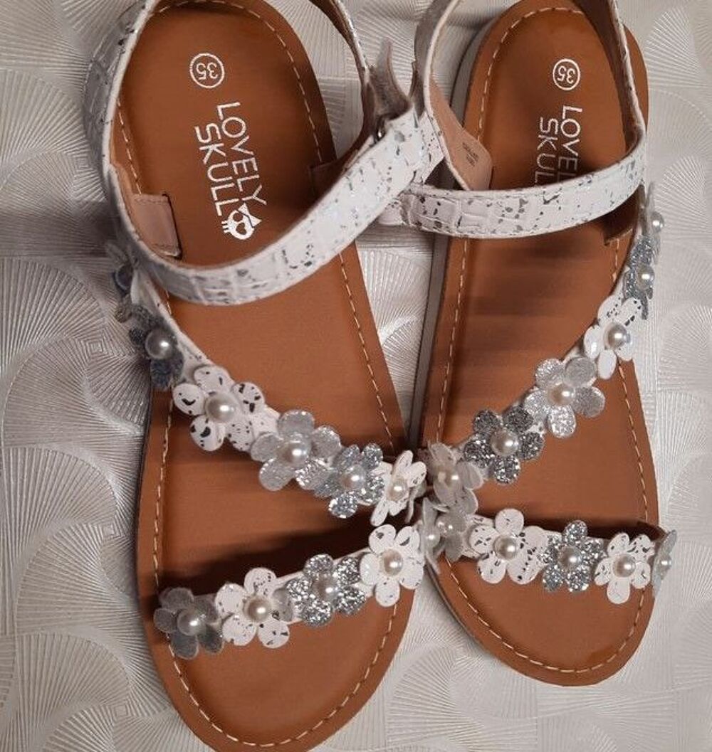 Sandales blanches et argent fleurs et perles P 36 &eacute;tat neuf Chaussures