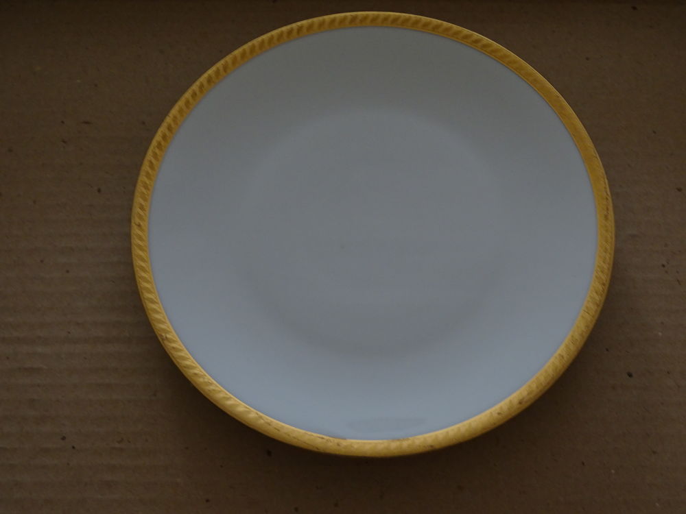 SERVICE DE TABLE EN PORCELAINE DE LIUMOGE AVEC LISERET OR Cuisine