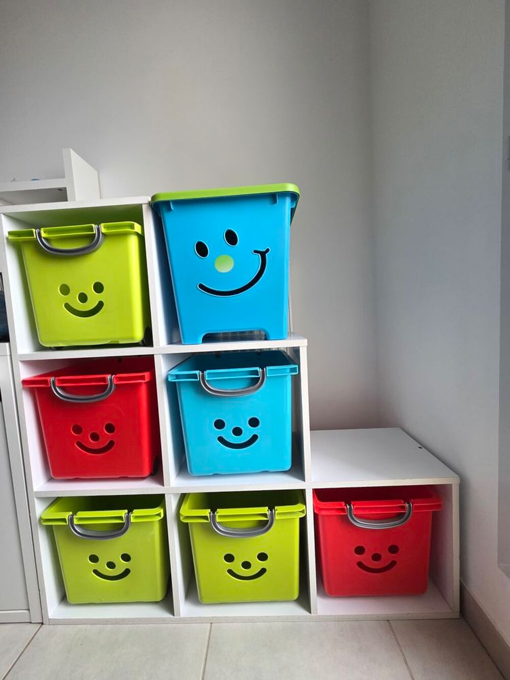 Meuble en escalier avec 6 casiers color&eacute;s Mobilier enfants