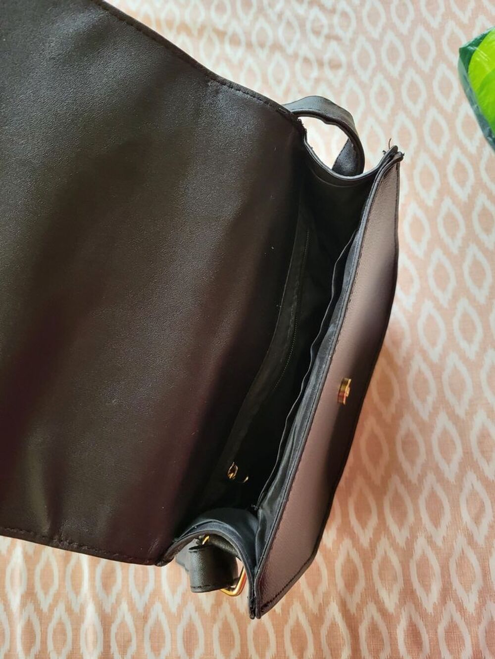 sac a mains neuf en cuir noir. Maroquinerie