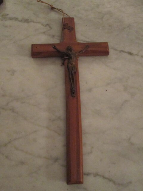 Crucifix en bois avec christ en mtal 10 Herblay (95)