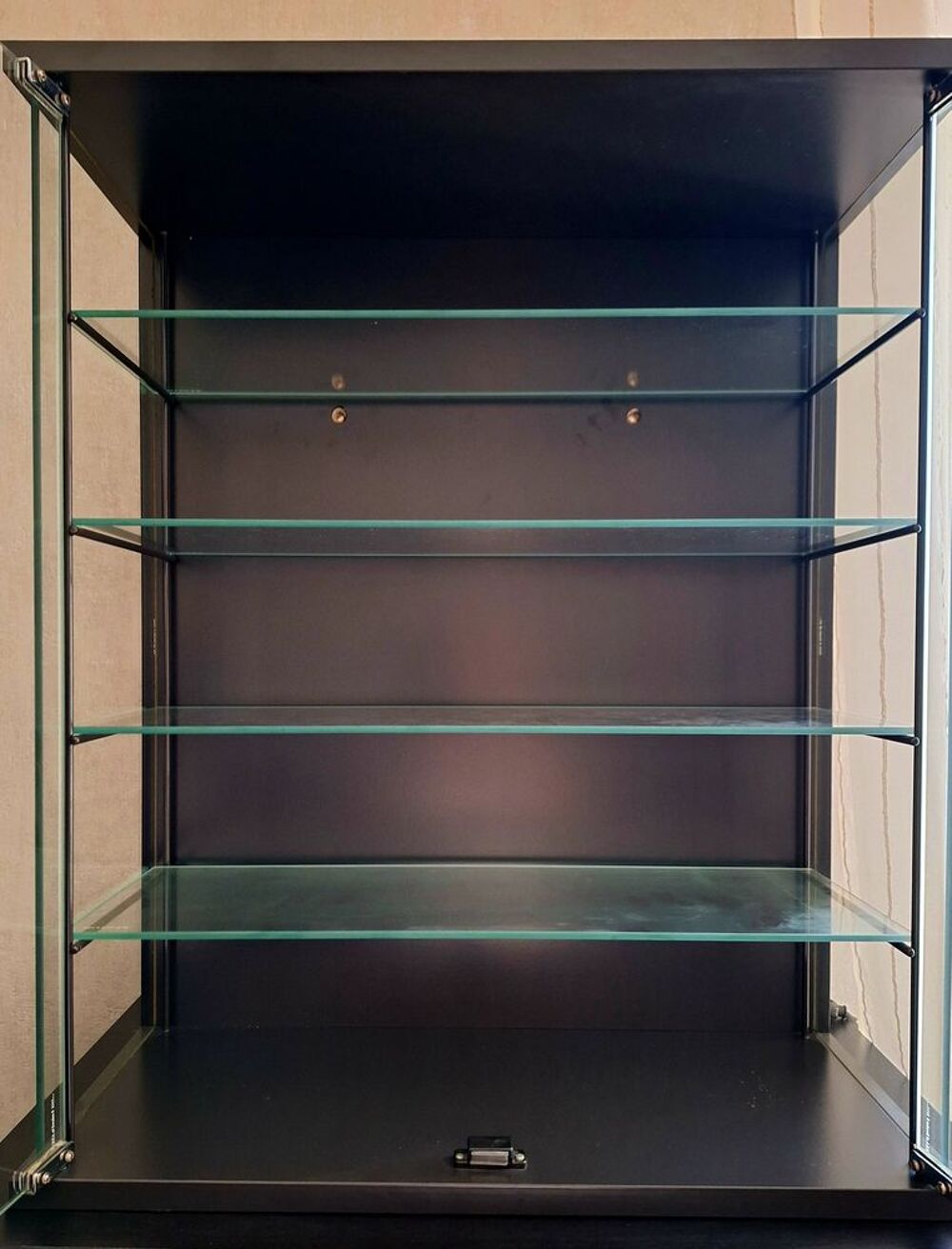 Vitrine avec portes et &eacute;tag&egrave;res en verre Meubles