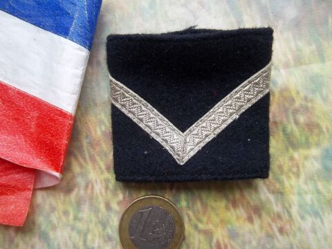 un fourreau épaule militaire ancien chevron argenté galon 4 Valognes (50)