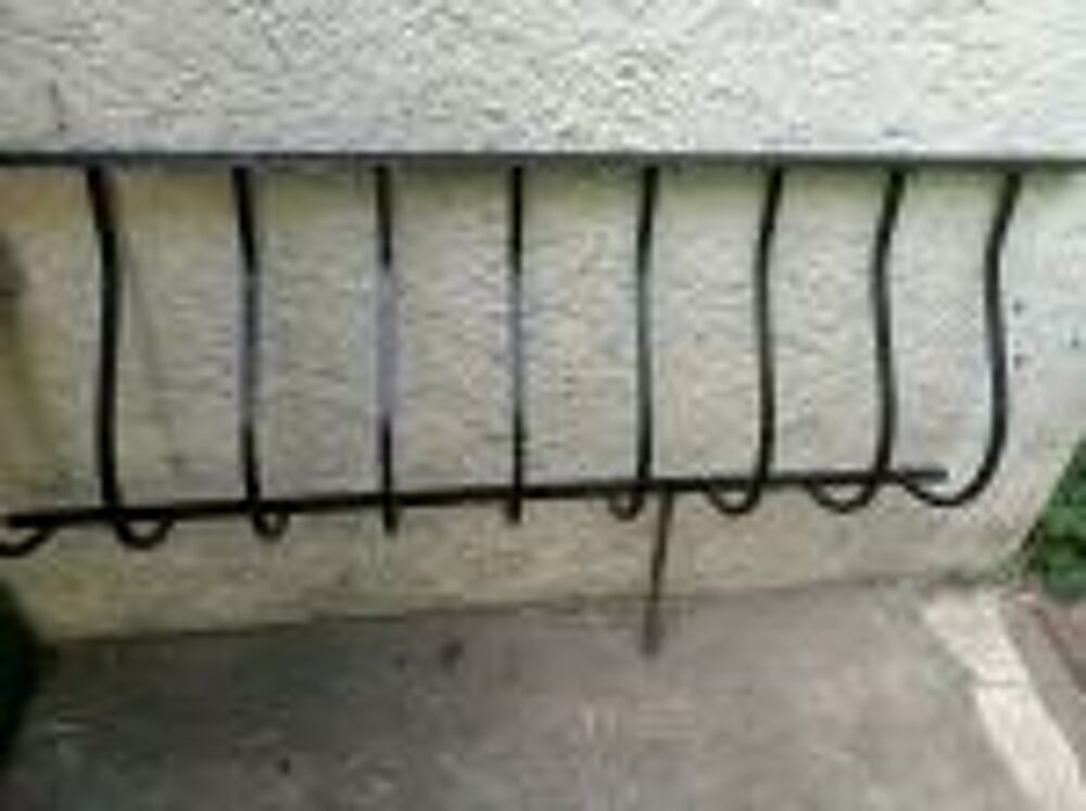 grille balustrade en fer forg&eacute; 
Jardin
