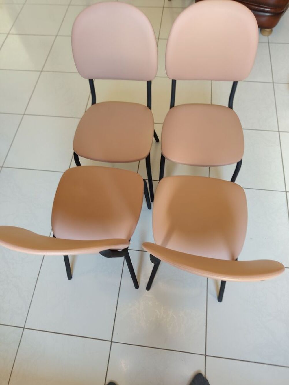 Table cuisine et chaises bois pied m&eacute;tal 110cm Meubles