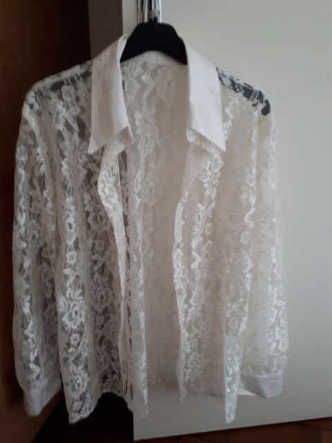 Chemisier beige tout en dentelle 15 Gagny (93)
