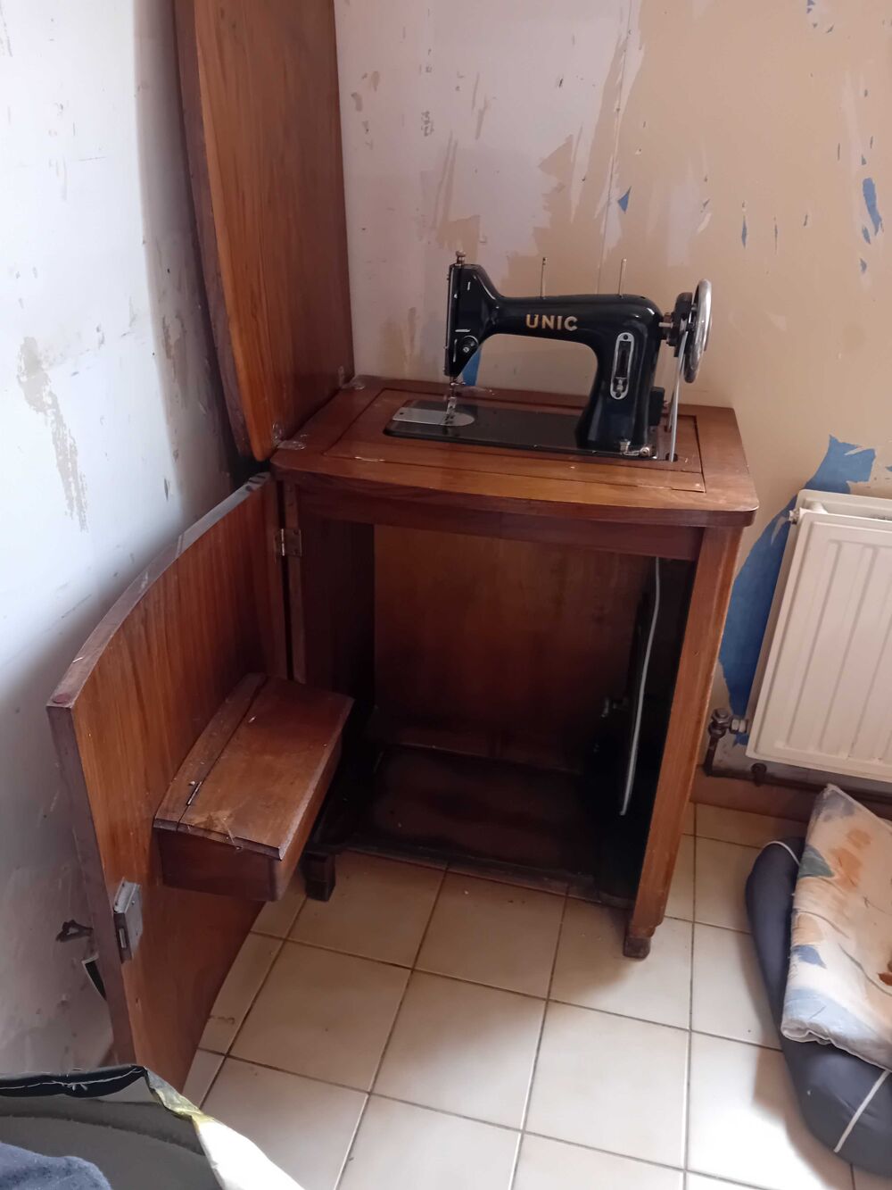 ancienne machine &agrave; coudre Meubles