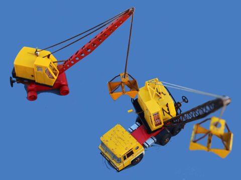 camion grue et une grue ann�e 60 Joustra 60 Paris 11 (75)