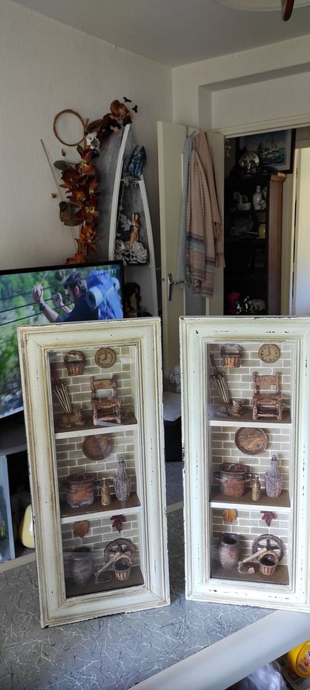 vitrine murale decor&eacute;e
60 CM X 46 CM
Décoration