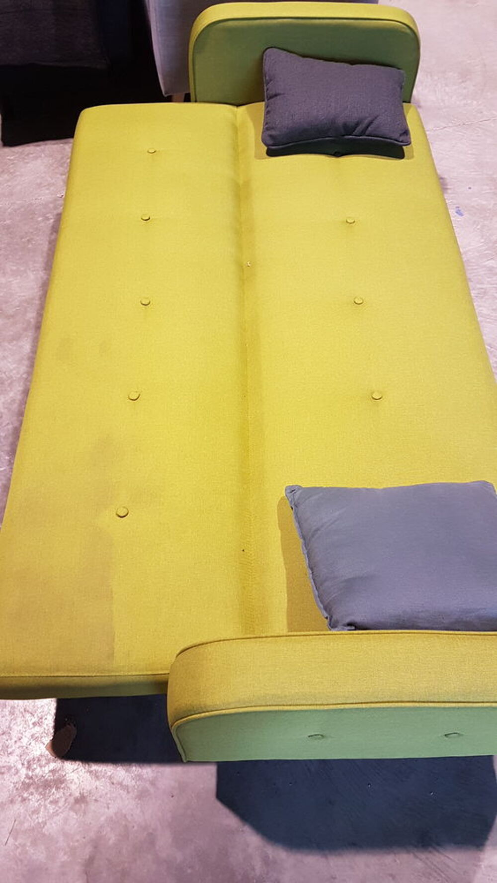 Vend banquette lit vert anis Meubles