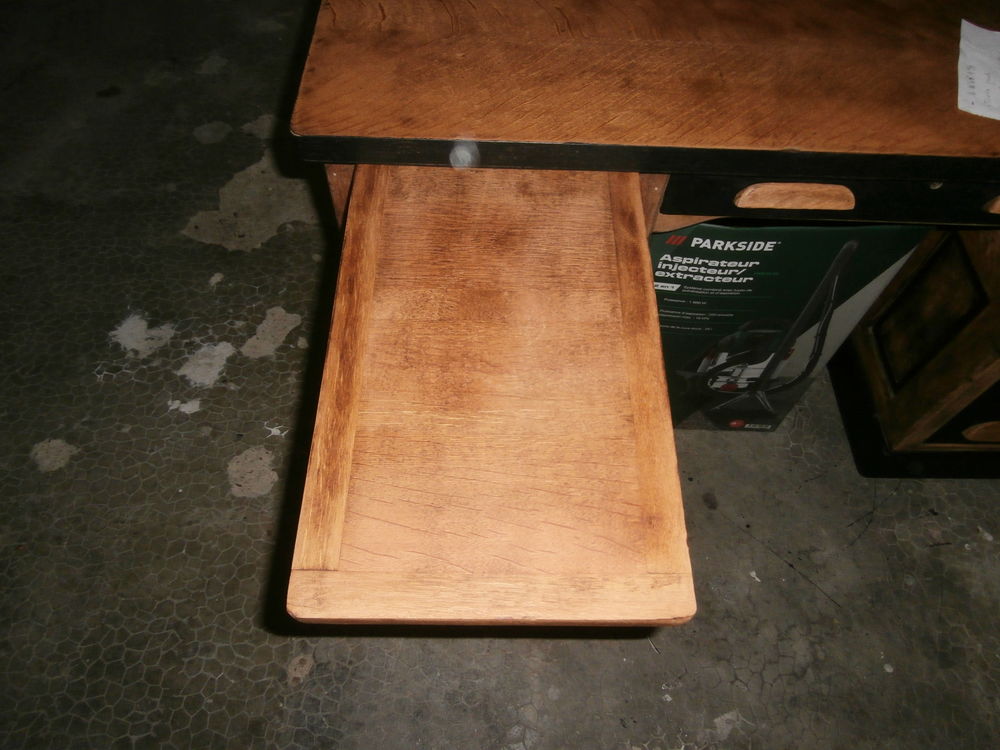 Tr&egrave;s beau Bureau Ann&eacute;e 50 bois massif "relook&eacute;" Meubles