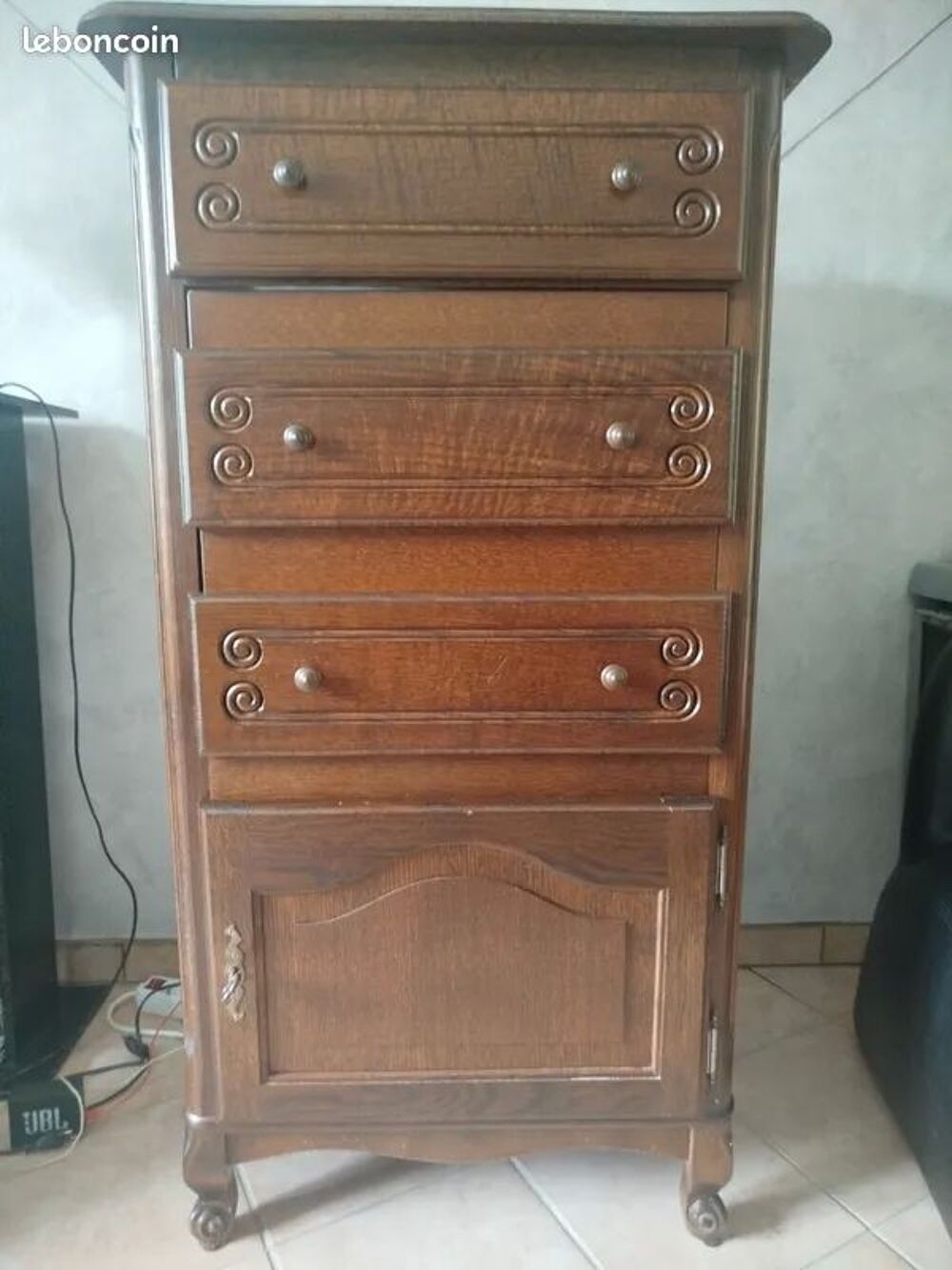 Meuble HIFI en ch&ecirc;ne
Meubles