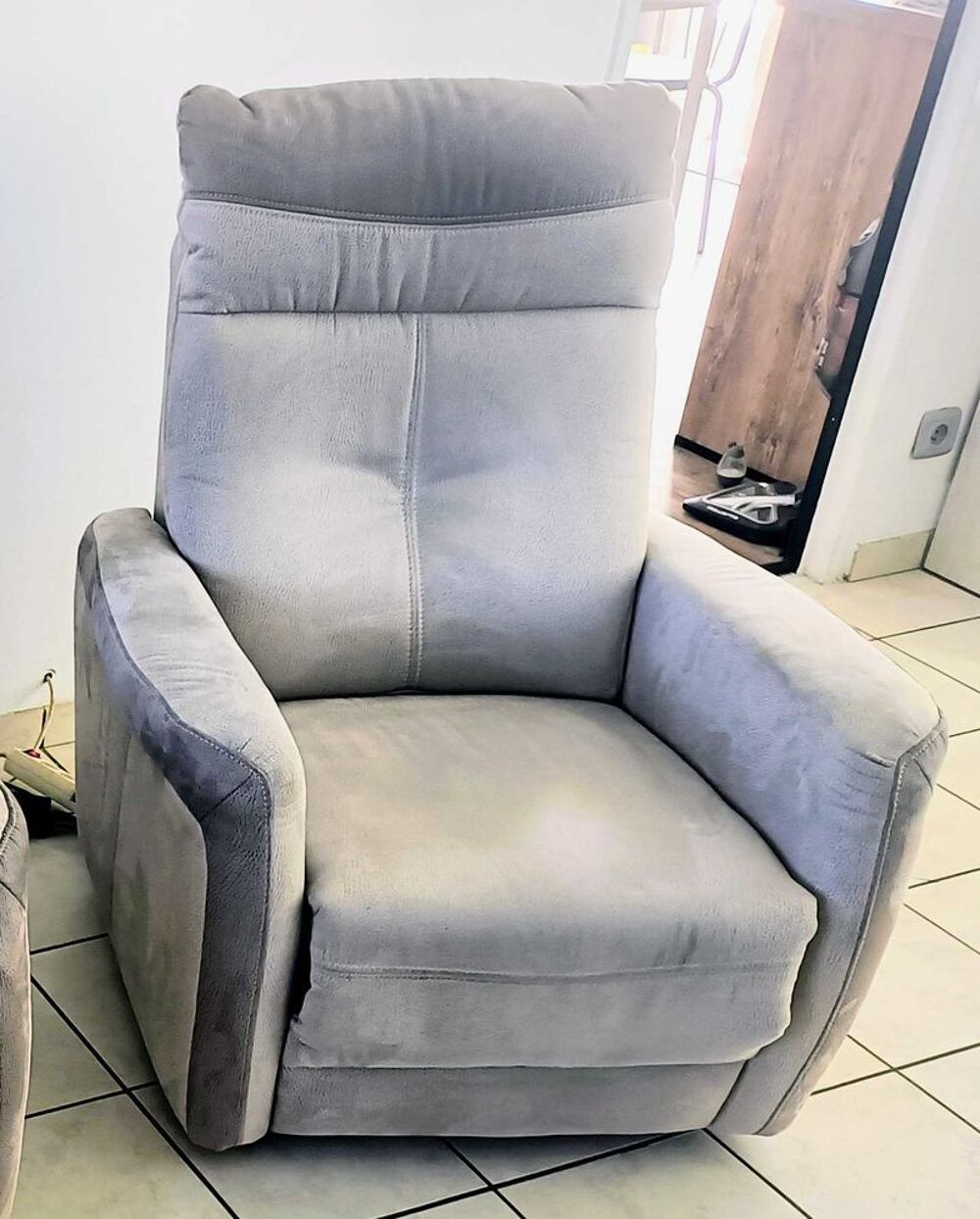 Canap&eacute; 2 places + fauteuil relax &eacute;lectrique Meubles