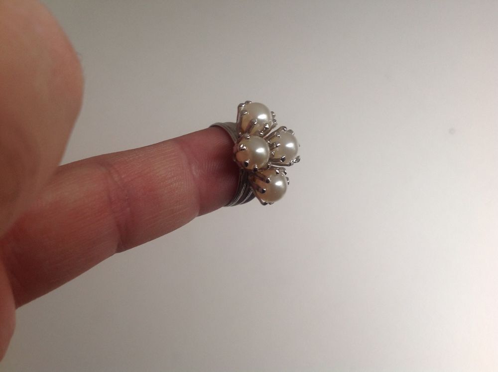 BAGUE OUVERTE AJUSTABLE CONSTITU&Eacute;ES DE 4 PERLES Envoi Possib Bijoux et montres