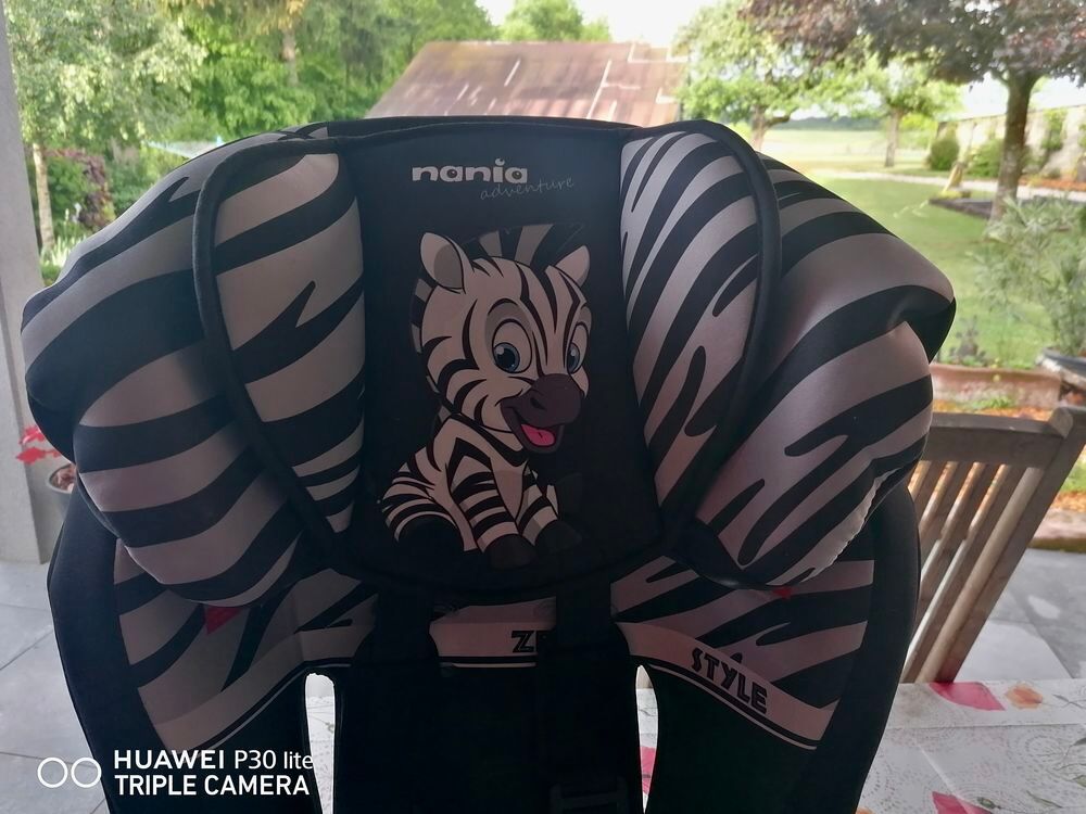 Si&egrave;ge auto groupe Nania Advendure Zebra tr&egrave;s peu utilis&eacute; Puériculture