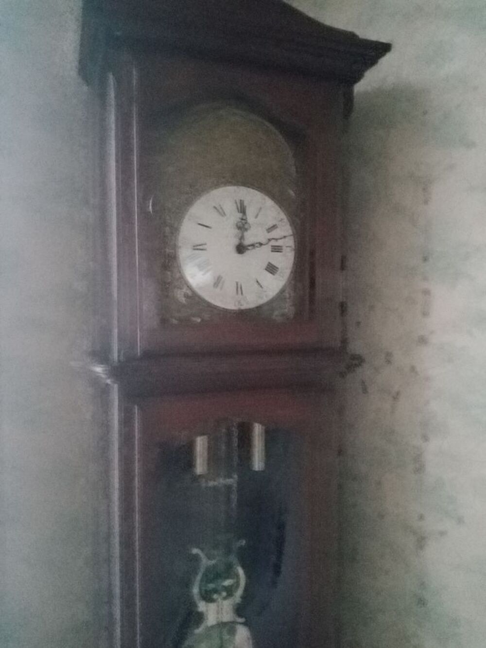 Horloge contoise sur pied Décoration