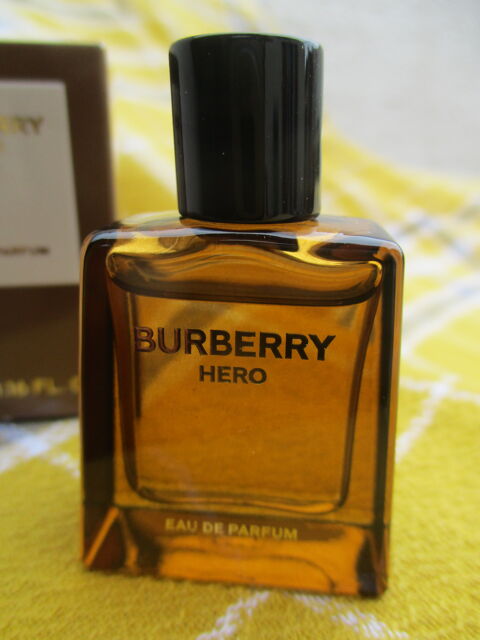 Miniature Eau De Parfum Homme   Burberry Hero   - Neuve
19 La Fert�-Alais (91)