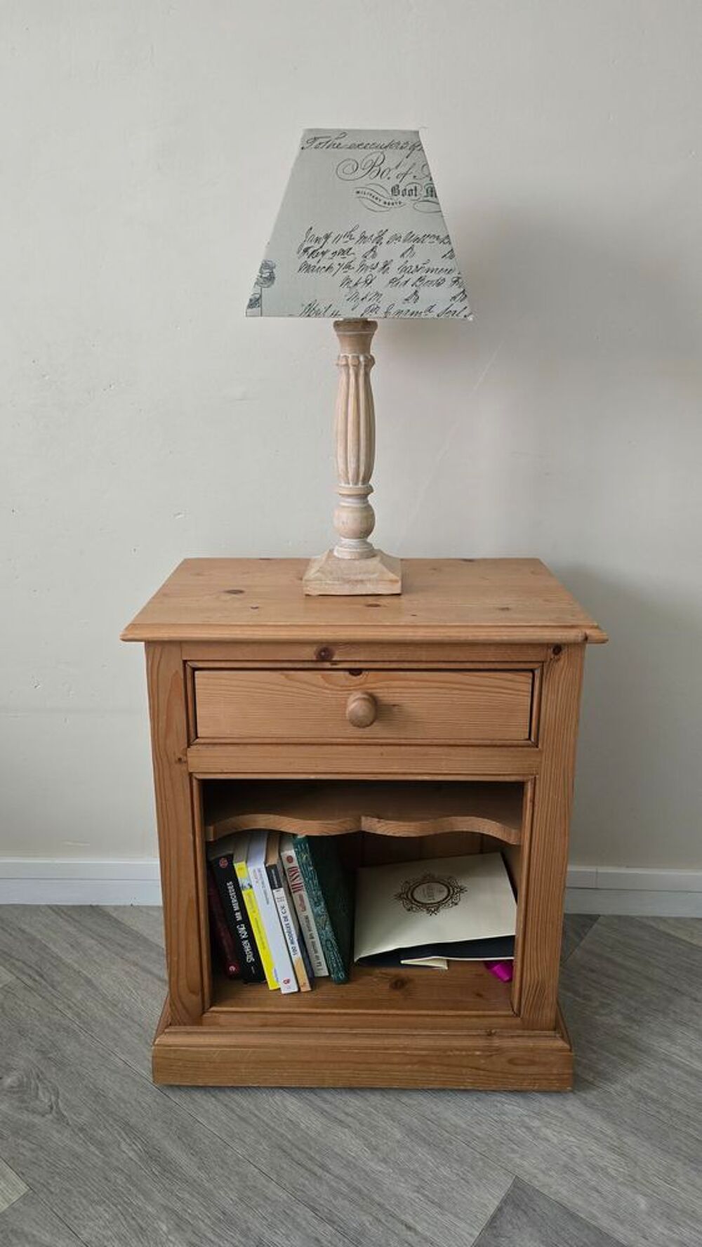une chambre et bureau en pin massif Meubles