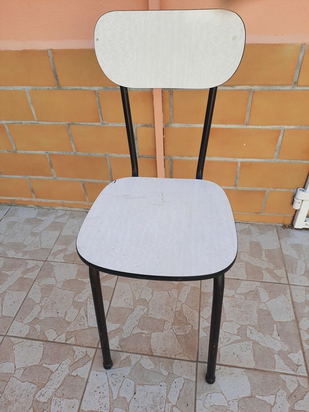 1 chaise cuisine Formica Meubles