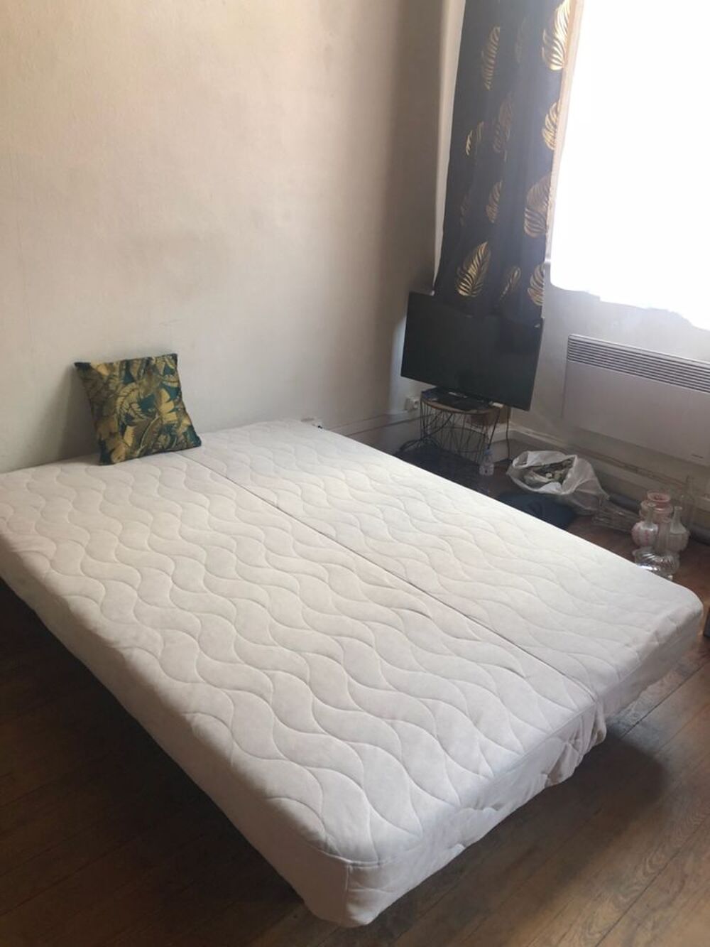 A SAISIR - LYON 4 (COMMODE + CLIC CLAC 150 euros
Meubles