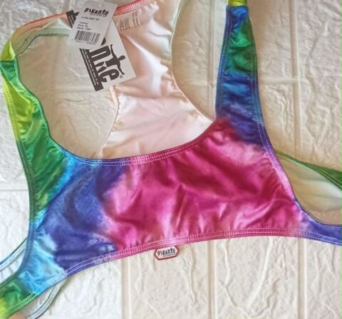 Tee shirt Ultra Crop Top et de marque au couleur de la   Gay 19 Lyon 9 (69)