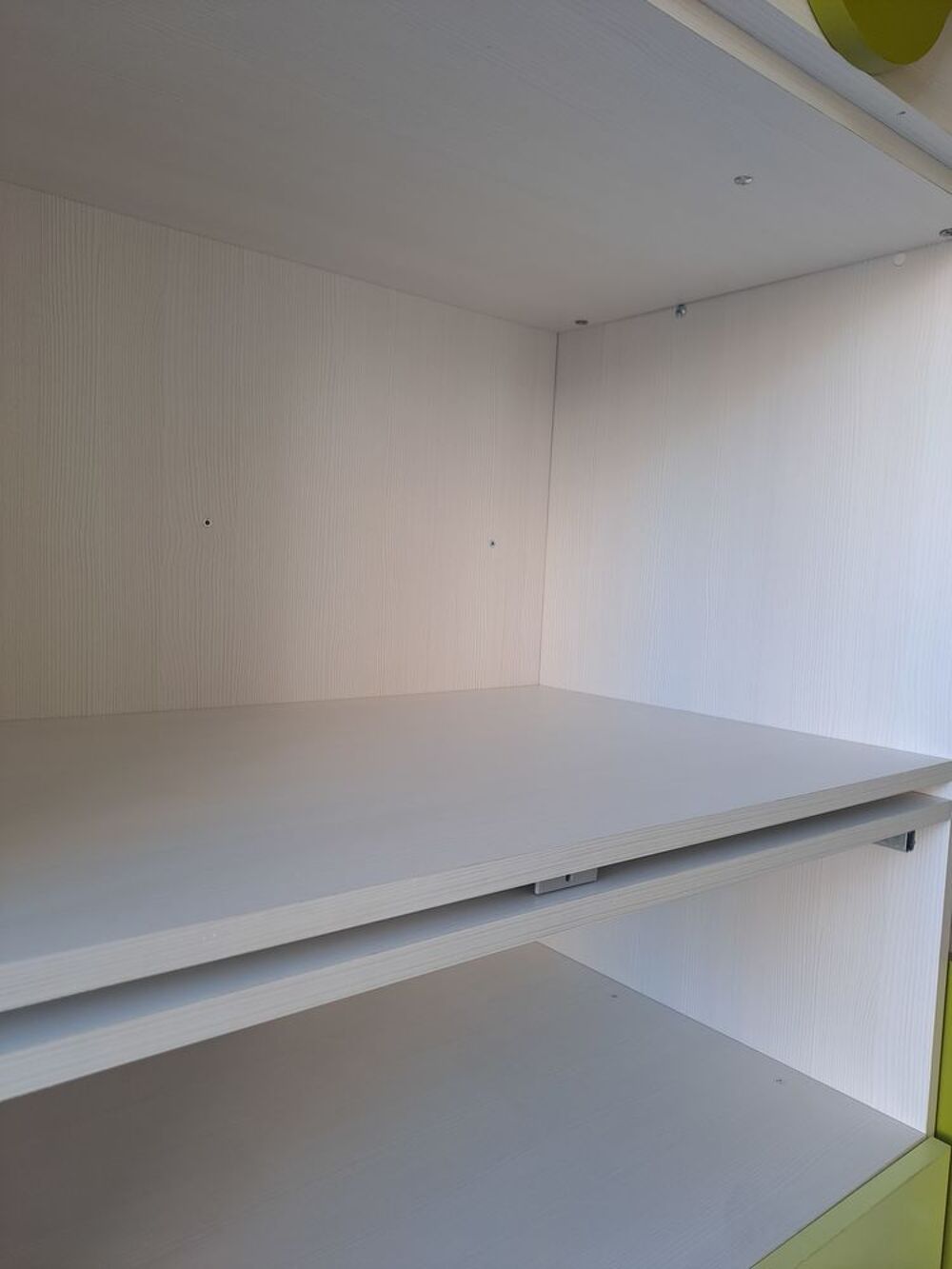 Lits superposees + bureau + rangements
Mobilier enfants