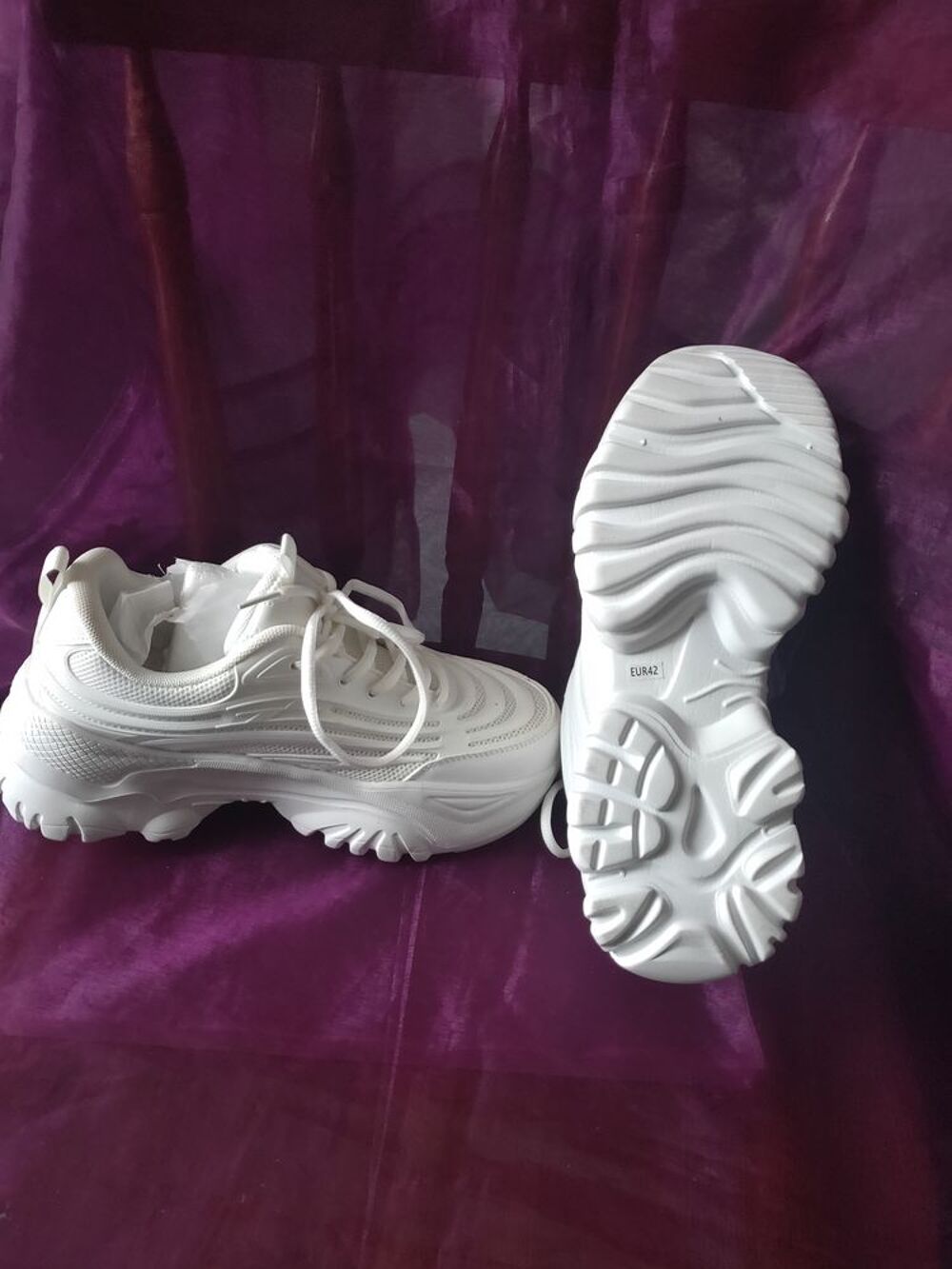 Baskets d&eacute;contract&eacute;es pour hommes et Femme Chaussures