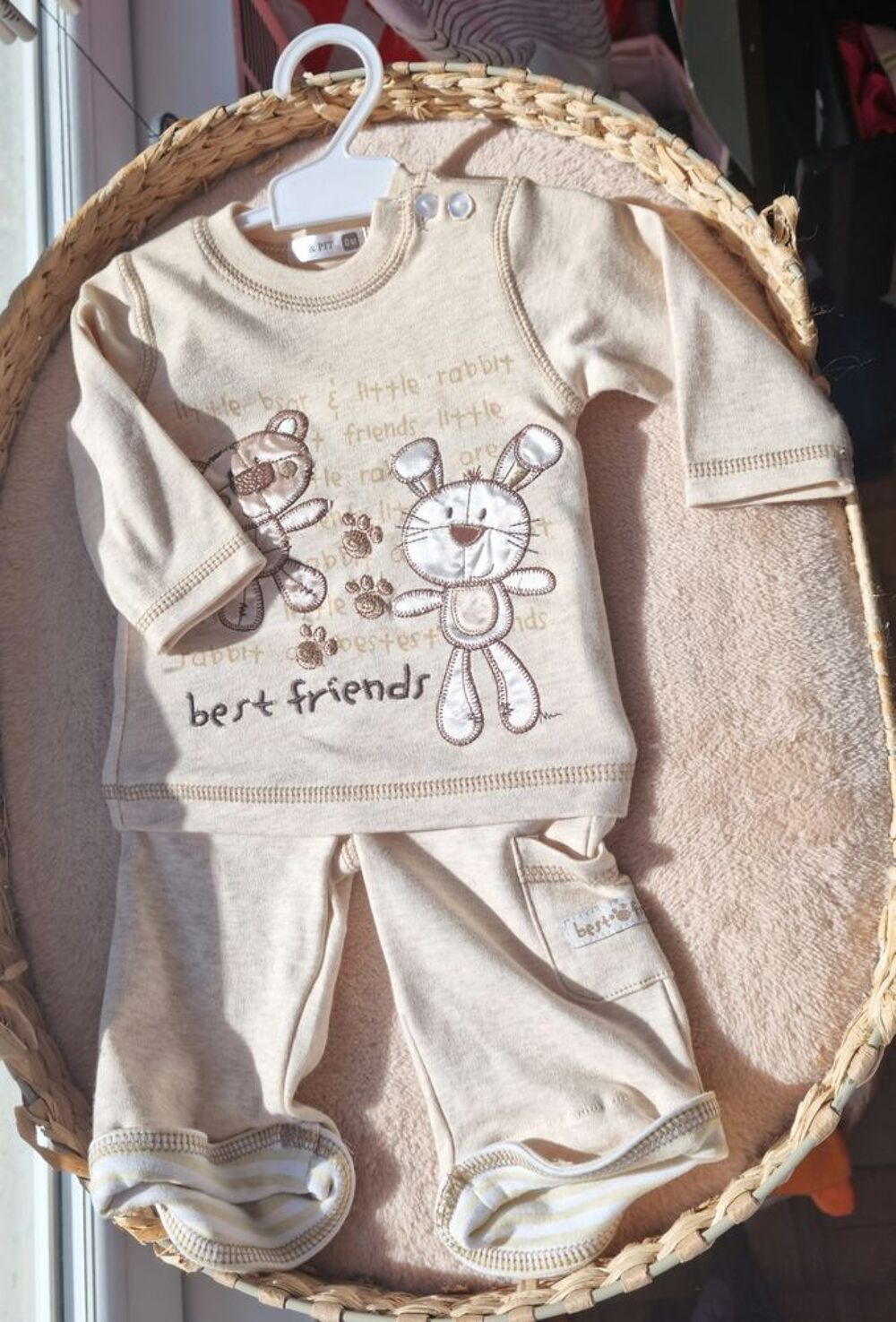 Tenue NEUVE Naissance beige Vêtements enfants