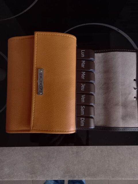 A VEDRE 2 PILLULIERS BON TAT / 20 EUROS ACHETS 15 L'UN 20 Maulon-Licharre (64)