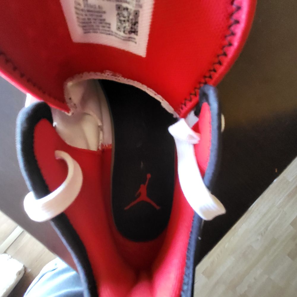 Baskets Nike Jordan Stay Loyal 2 T.39 blanches Tr&egrave;s bon &eacute;tat Chaussures