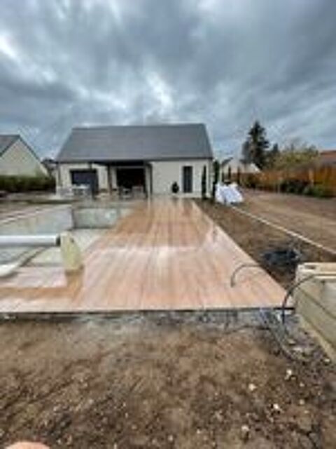   Poseur de terrasse sur plots 