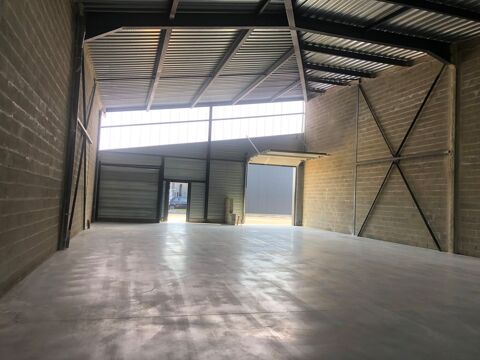 Location local d'activité de 250 m2 1900 33700 Mrignac