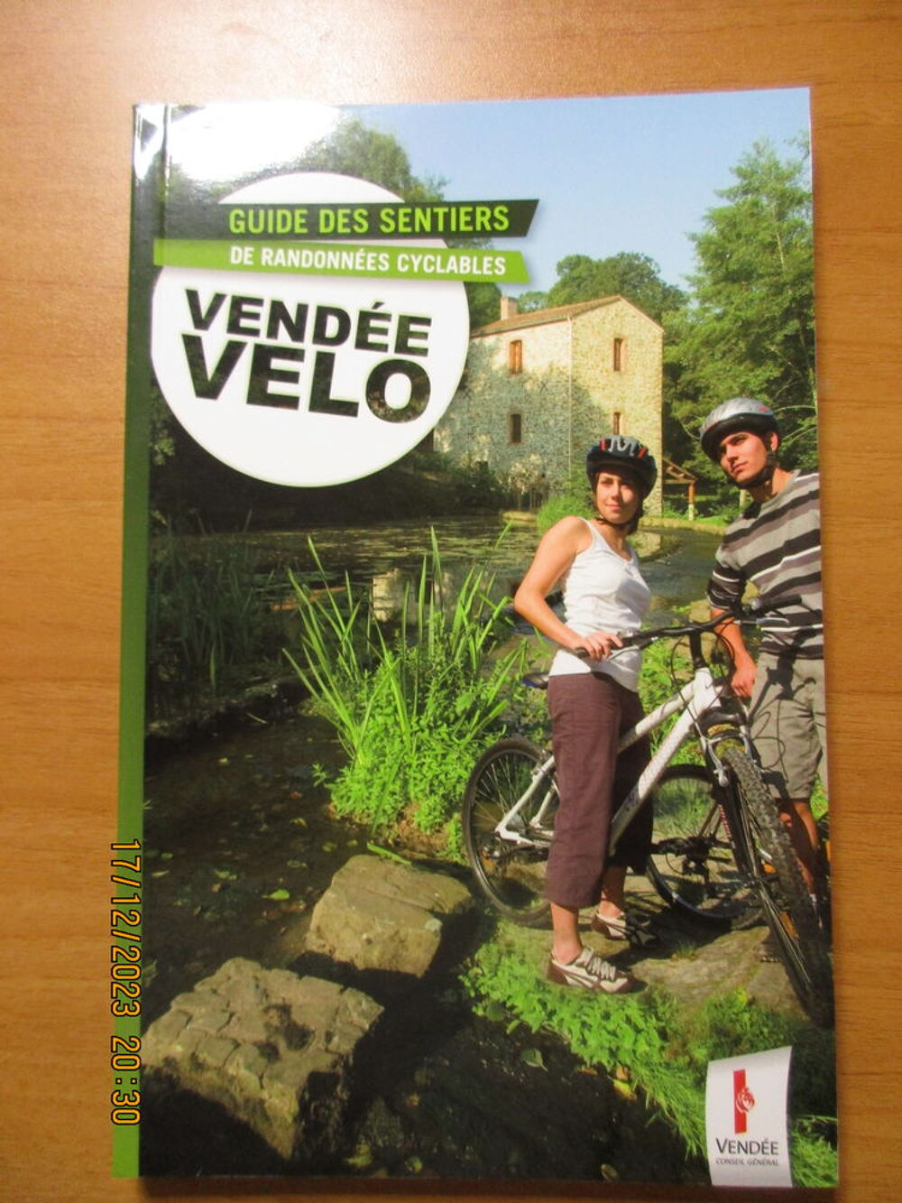 Documents pour promenades et randonn&eacute;es p&eacute;destres et v&eacute;los Livres et BD