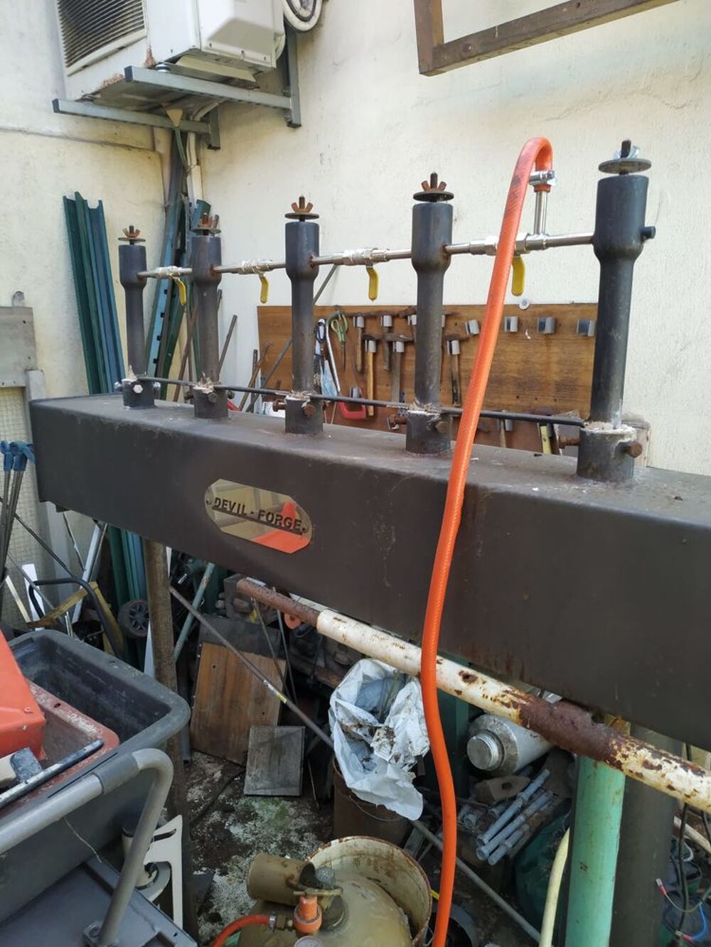 Forge &agrave; gaz 4 bruleurs Bricolage