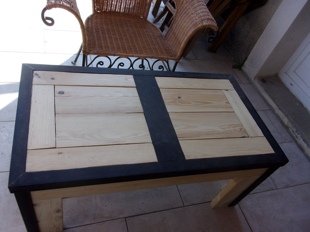 table basse bois massif ossature fer, style loft ou industri Meubles