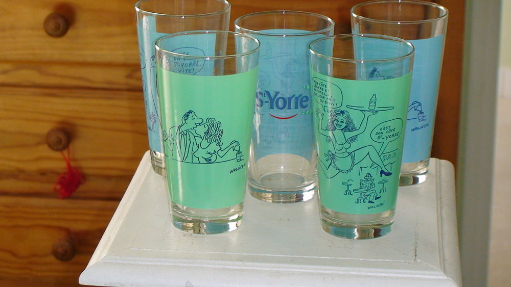 vrres dedicasses et bouteilles perrier Cuisine