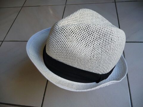 Chapeau Blanc style Panama taille 55  15 Montigny-le-Bretonneux (78)