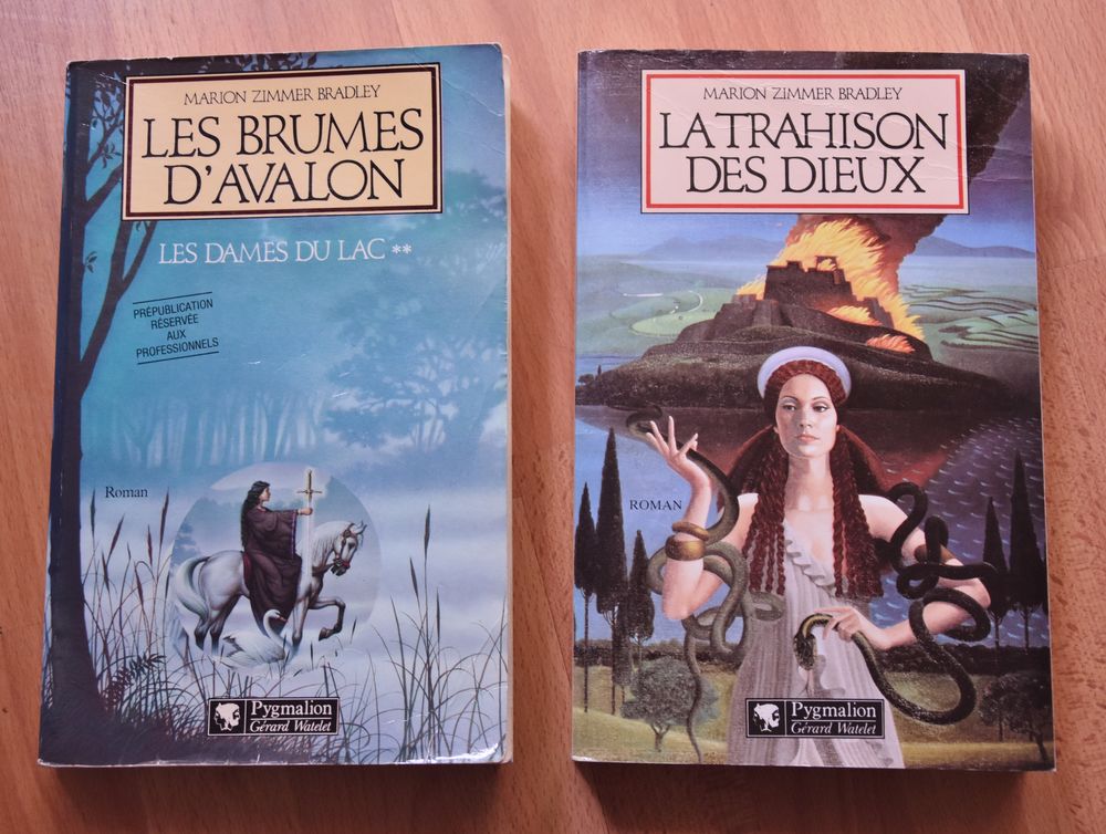 Lot de 2 livres:Les brumes d'Avalon et La trahison des dieux Livres et BD