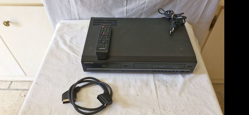 Combin&eacute; Samsung: magn&eacute;toscope et lecteur DVD/CD audio
Photos/Video/TV