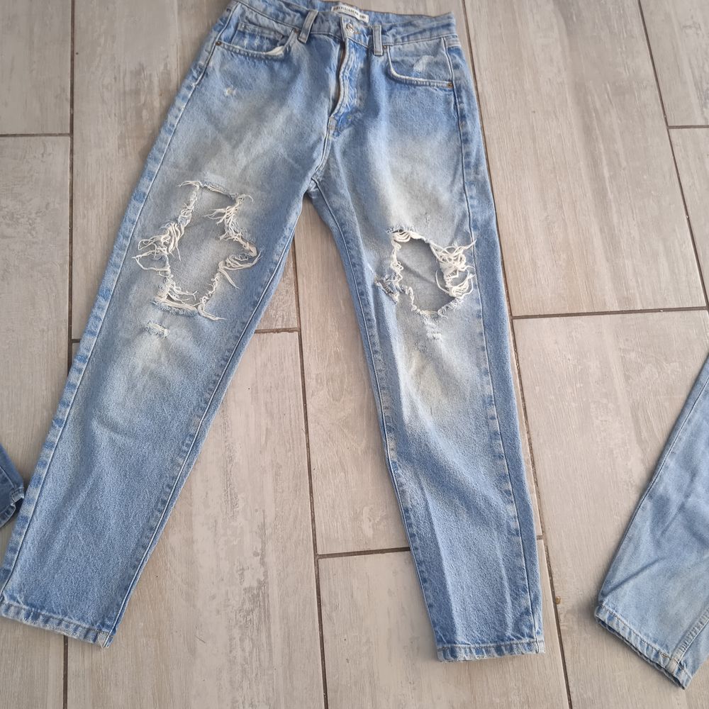 Jean trou&eacute; taille haute, T 38 marque pull &amp; Bear 100% coton Vêtements