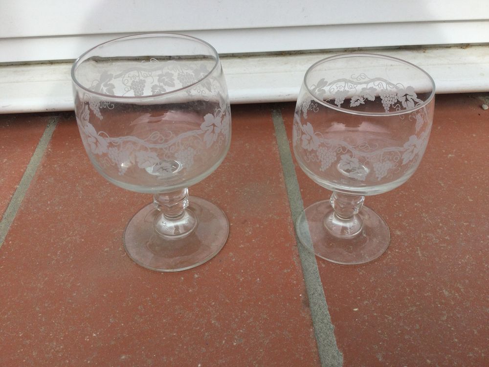Verres et carafe motif vigne Cuisine