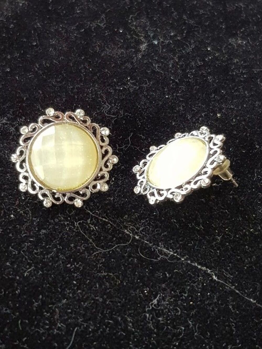 Boucles d'oreilles argent&eacute;es neuve strass creme paillet&eacute; 2,5 Bijoux et montres
