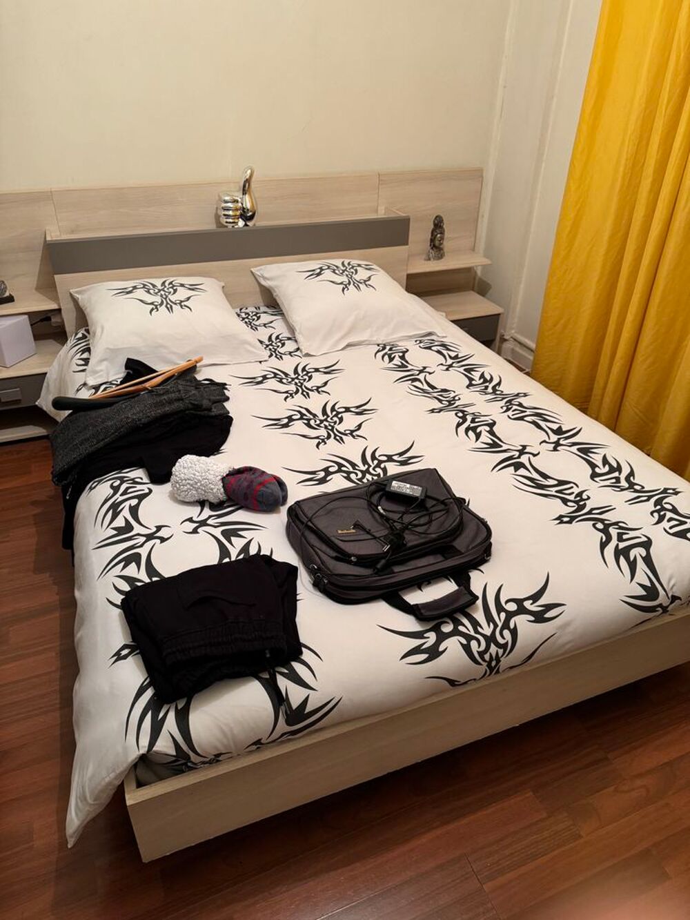 chambre &agrave; coucher, compl&egrave;te, Meubles
