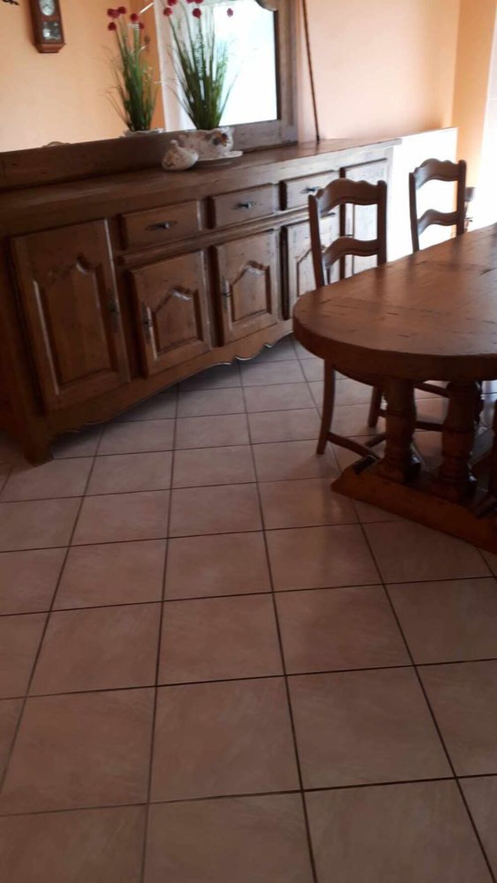 Salle &agrave; manger d&eacute;crivez pr&eacute;cis&eacute;ment Meubles