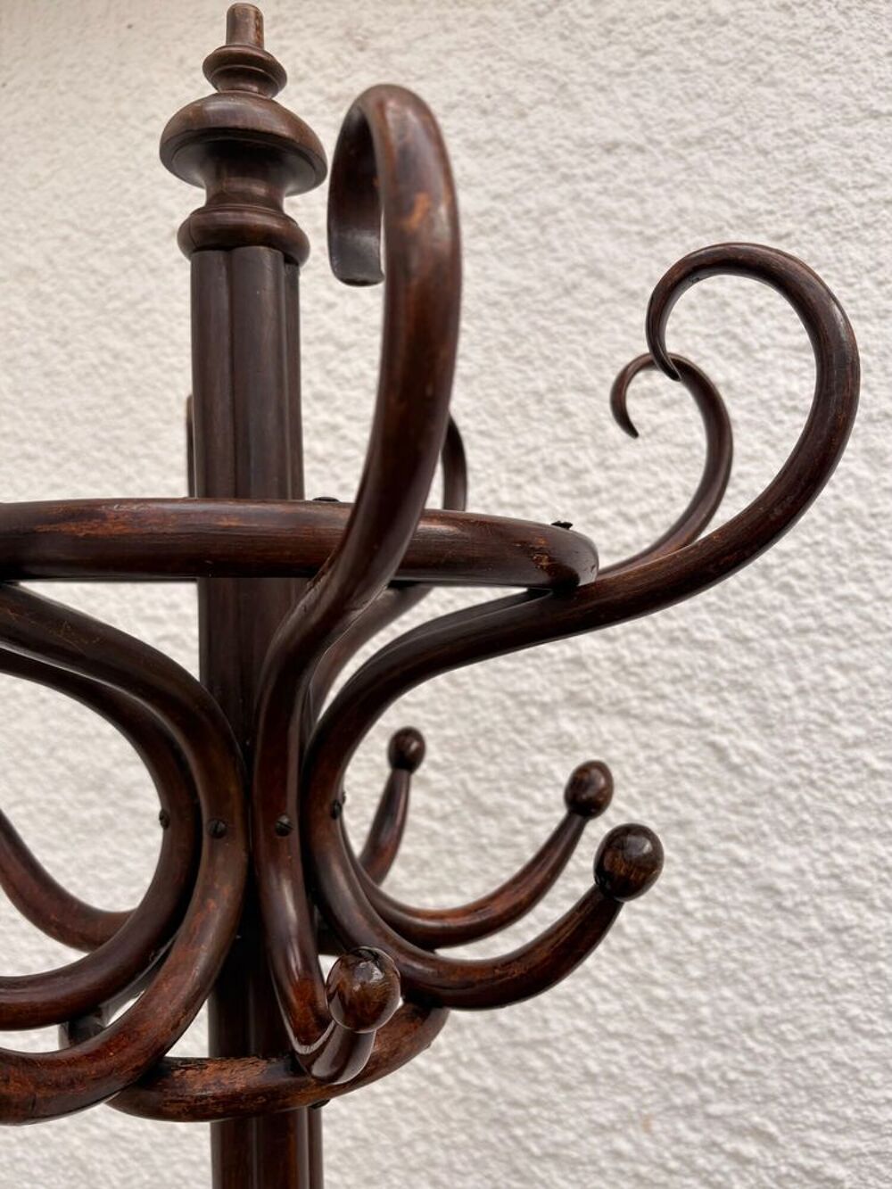 Porte-manteau ancien en bois courb&eacute; - Style Thonet Meubles