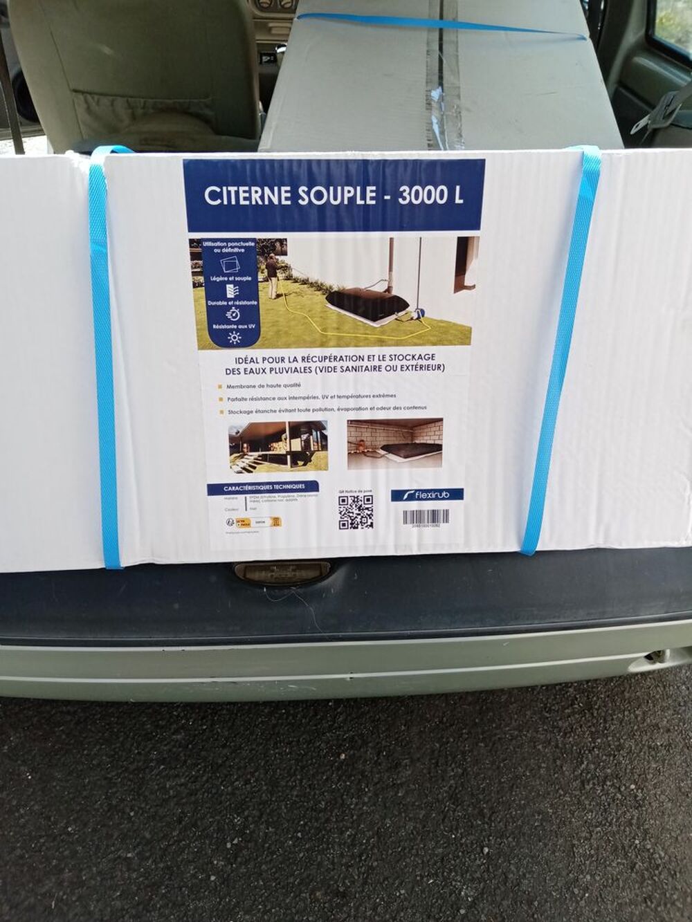 citerne souple , r&eacute;serve d'eau pour jardin .. Jardin