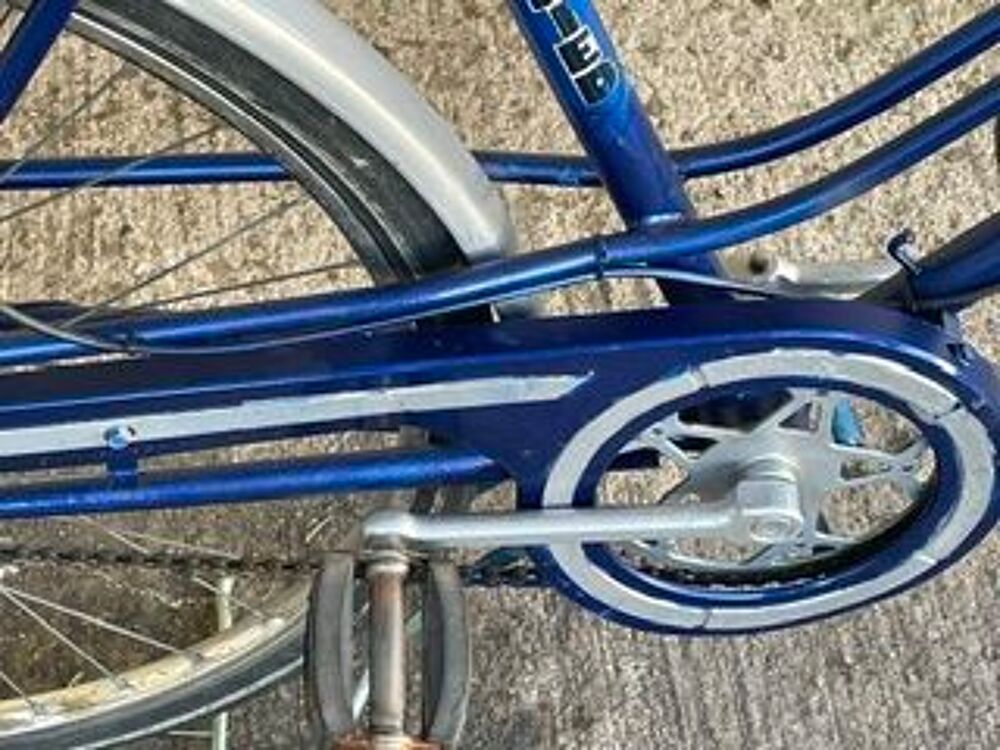 V&eacute;lo de ville bleu cadre bas Vélos