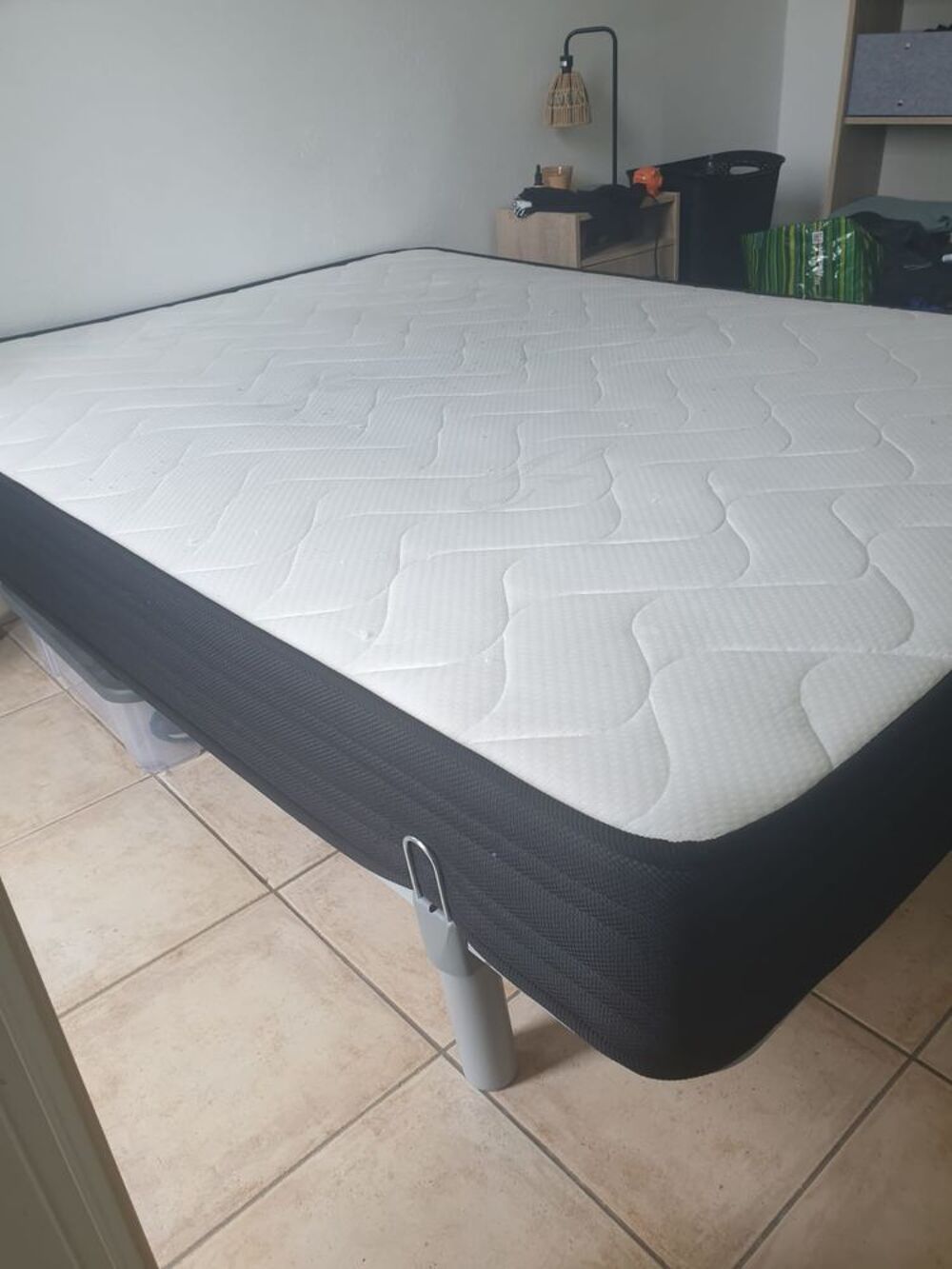Lit complet (sommier, matelas, pieds) Meubles
