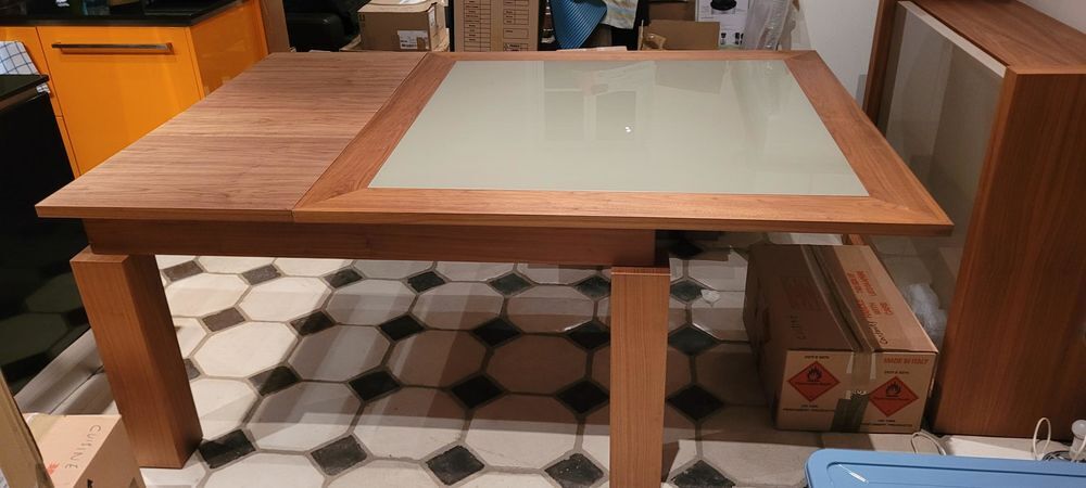 Table de salle &agrave; manger contemporaine en bois massif Meubles